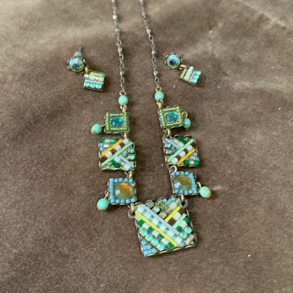 Handmade beaded necklace and matching earrings - Picture 1 of 3